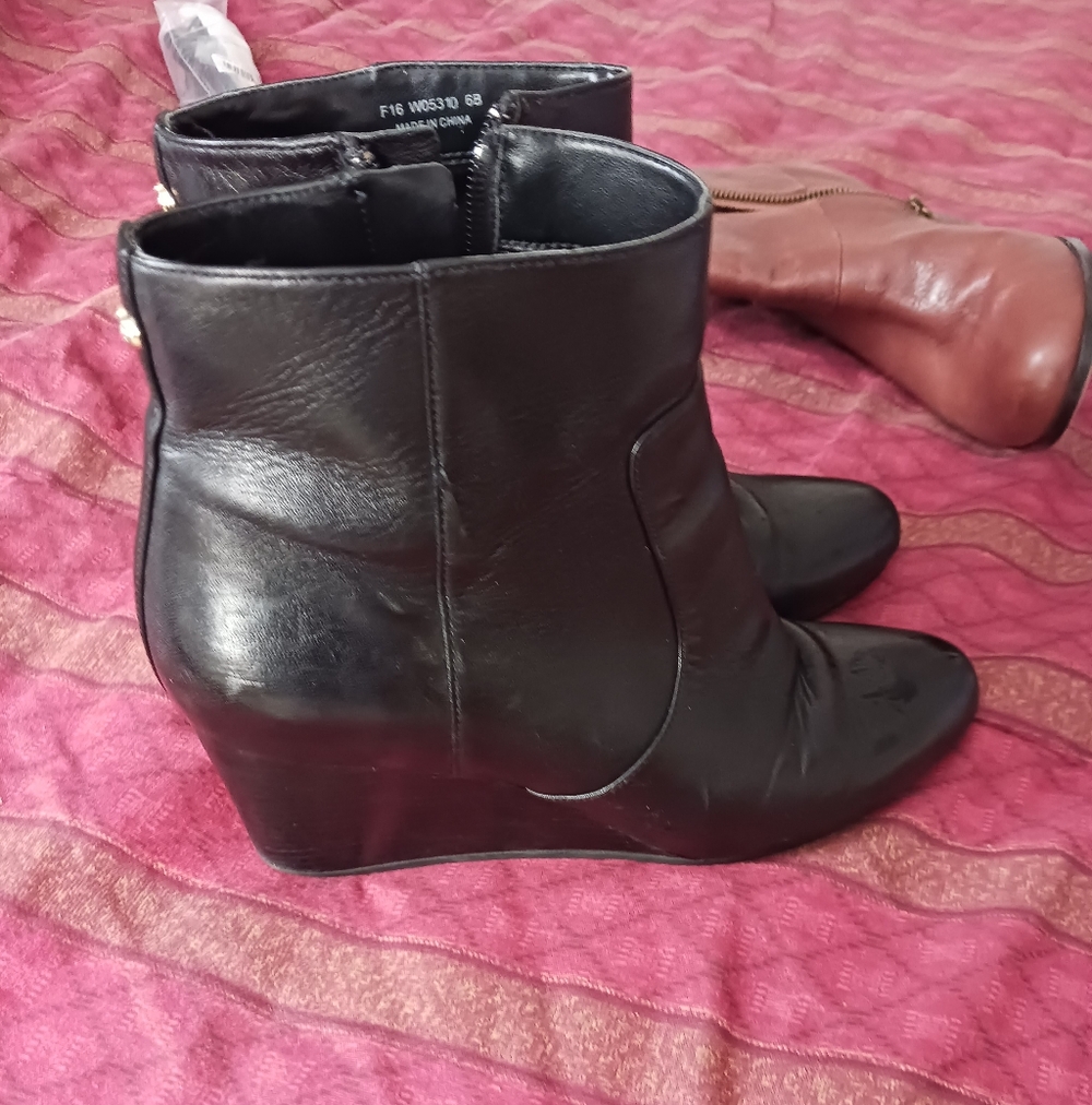 BLACK LEATHER COLE HAAN BOOTIES SIZE 6